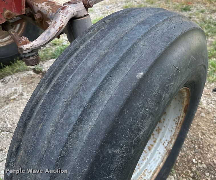 image for item OC9080 1983 Massey Ferguson 690  tractor