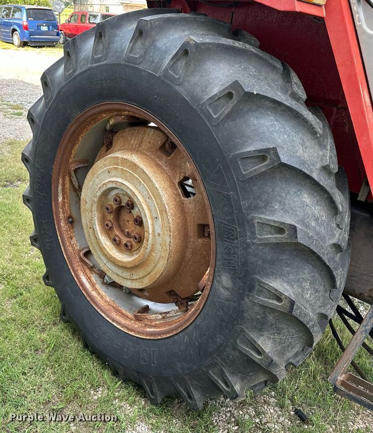 image for item OC9080 1983 Massey Ferguson 690  tractor