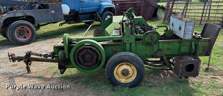 image for item OC9081 John Deere 214  small square baler