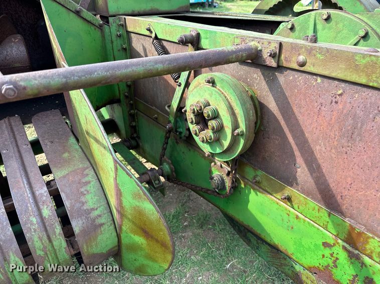 image for item OC9081 John Deere 214  small square baler