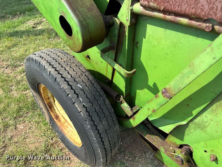 image for item OC9081 John Deere 214  small square baler