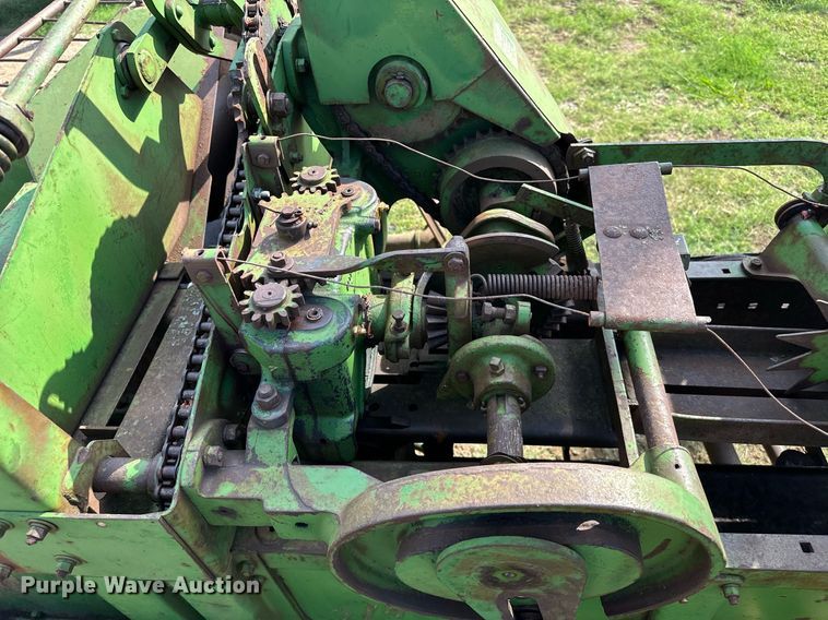 image for item OC9081 John Deere 214  small square baler