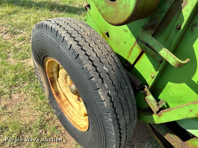 image for item OC9081 John Deere 214  small square baler