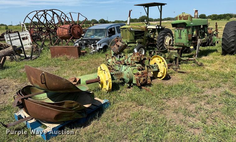 image for item OC9083 (2) John Deere tractors