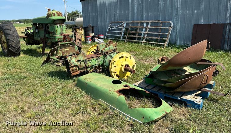image for item OC9083 (2) John Deere tractors