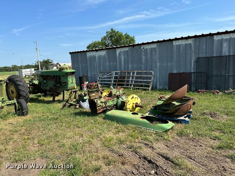 image for item OC9083 (2) John Deere tractors