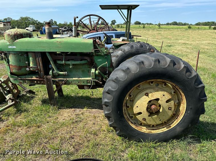 image for item OC9083 (2) John Deere tractors