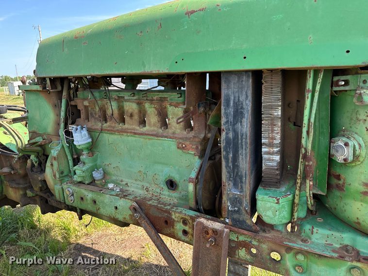 image for item OC9083 (2) John Deere tractors