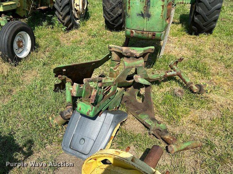 image for item OC9083 (2) John Deere tractors