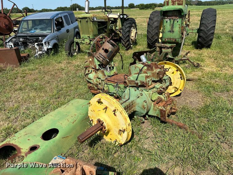 image for item OC9083 (2) John Deere tractors