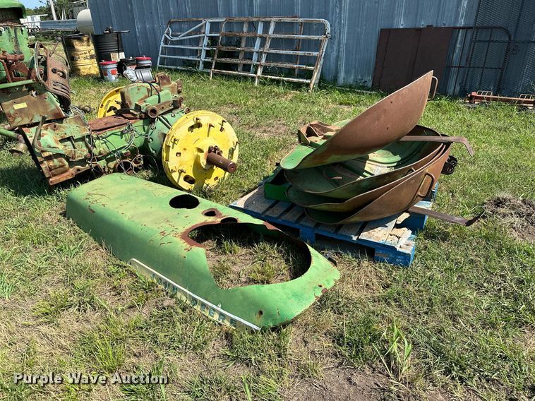 image for item OC9083 (2) John Deere tractors