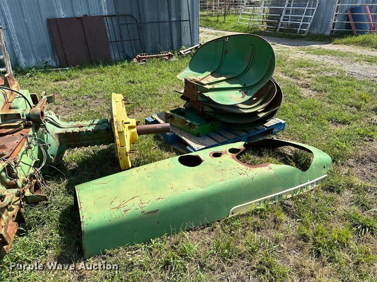 image for item OC9083 (2) John Deere tractors