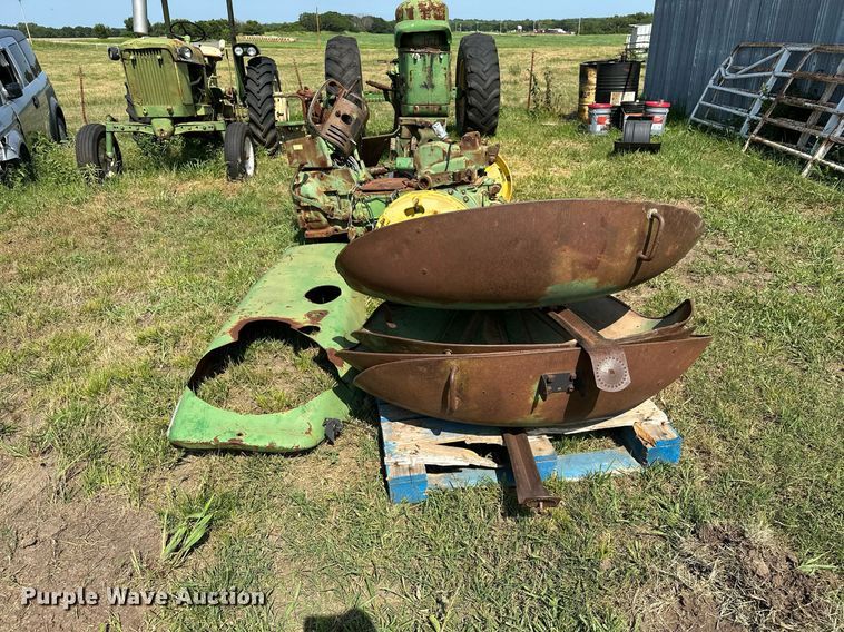 image for item OC9083 (2) John Deere tractors