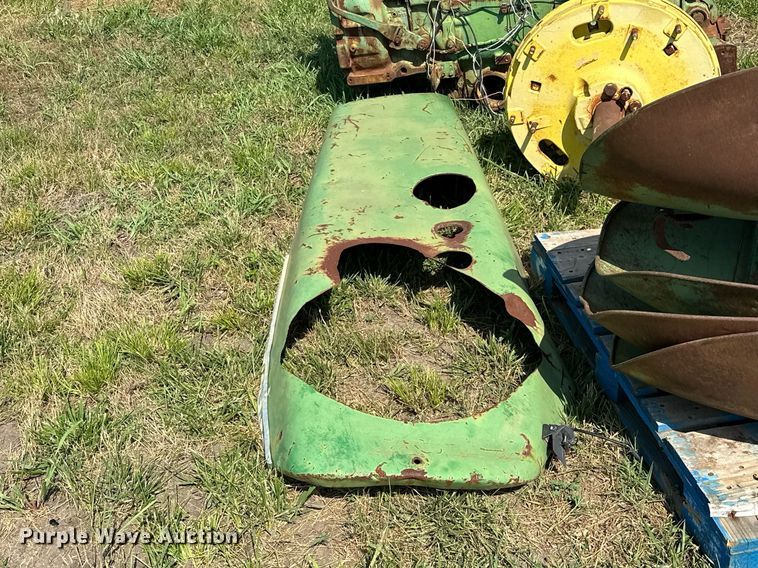 image for item OC9083 (2) John Deere tractors