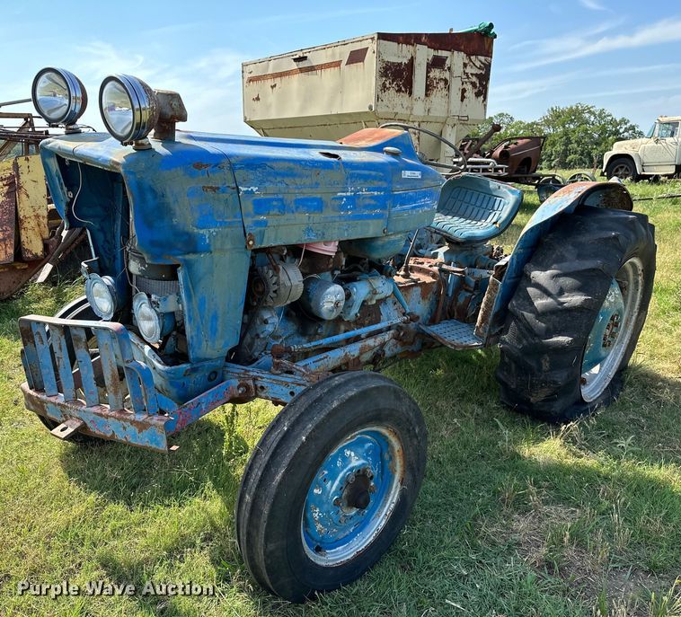 image for item OC9084 Ford 2000  tractor