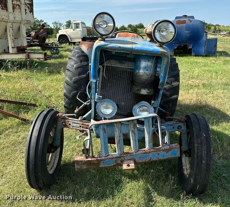 image for item OC9084 Ford 2000  tractor