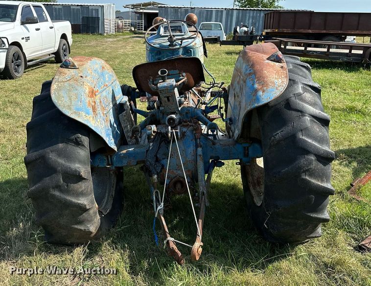 image for item OC9084 Ford 2000  tractor