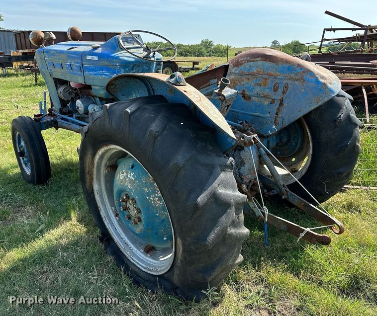 image for item OC9084 Ford 2000  tractor