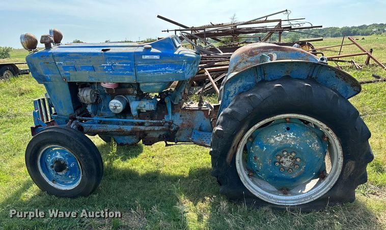 image for item OC9084 Ford 2000  tractor