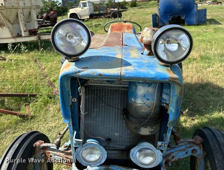 image for item OC9084 Ford 2000  tractor