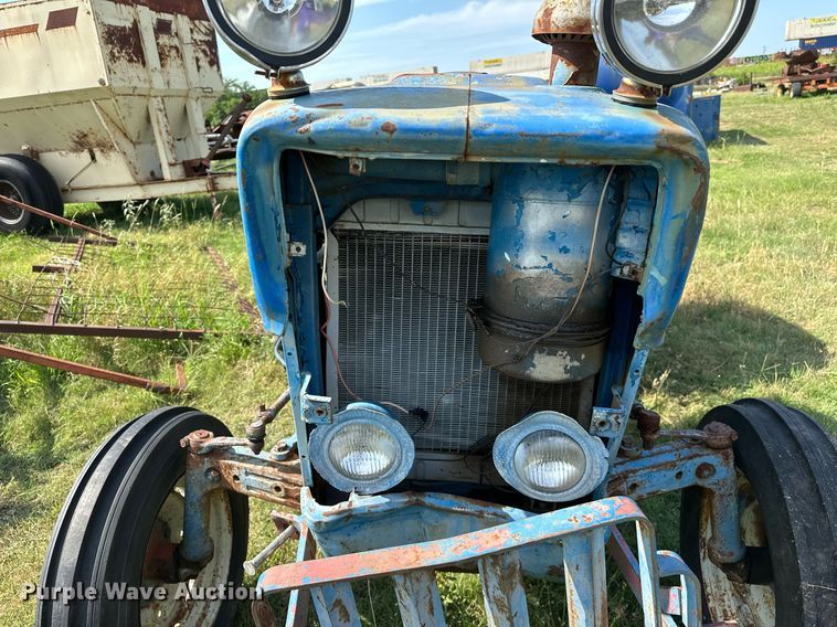 image for item OC9084 Ford 2000  tractor