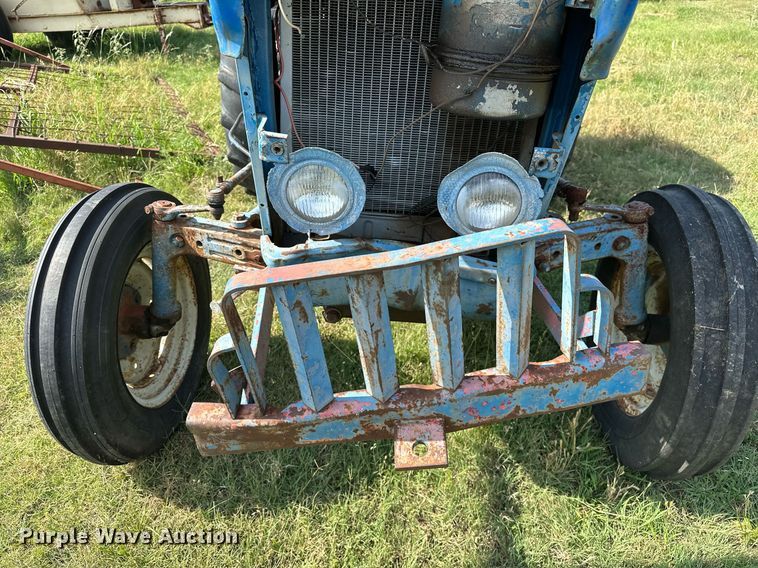 image for item OC9084 Ford 2000  tractor