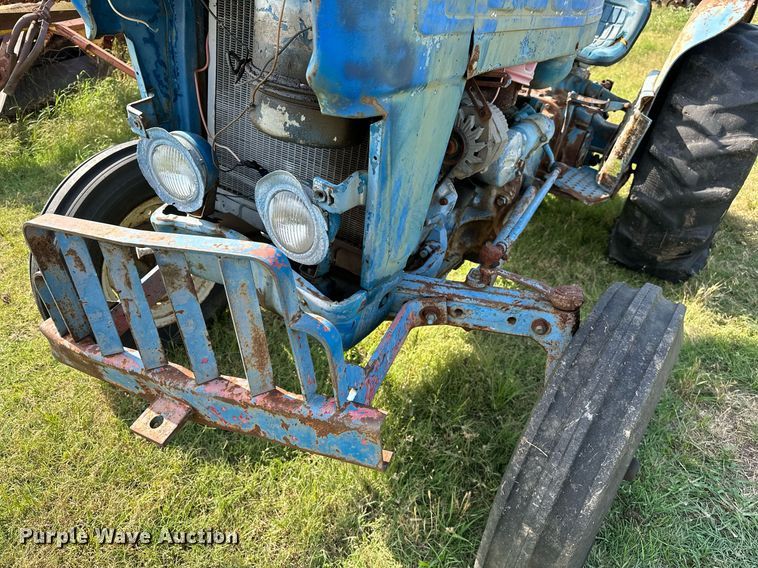 image for item OC9084 Ford 2000  tractor