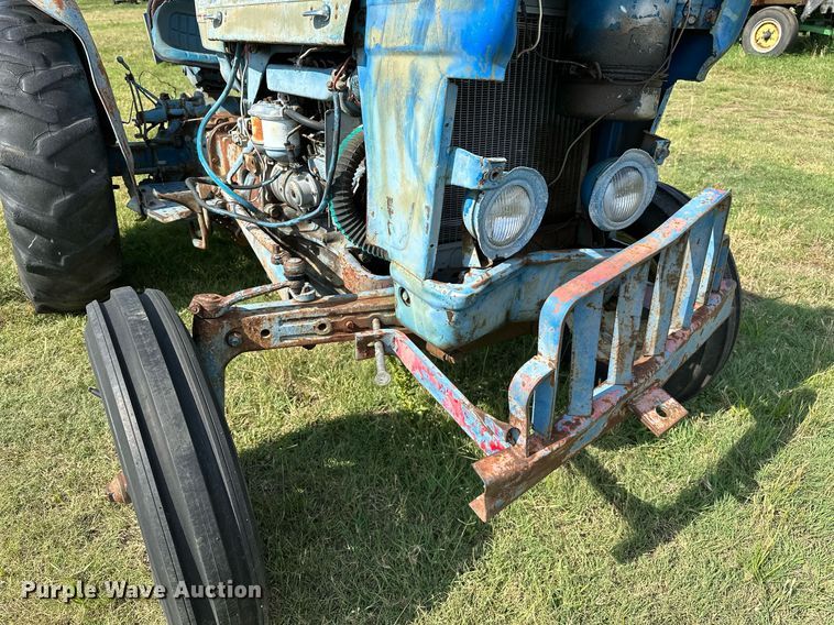 image for item OC9084 Ford 2000  tractor