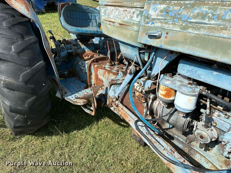 image for item OC9084 Ford 2000  tractor