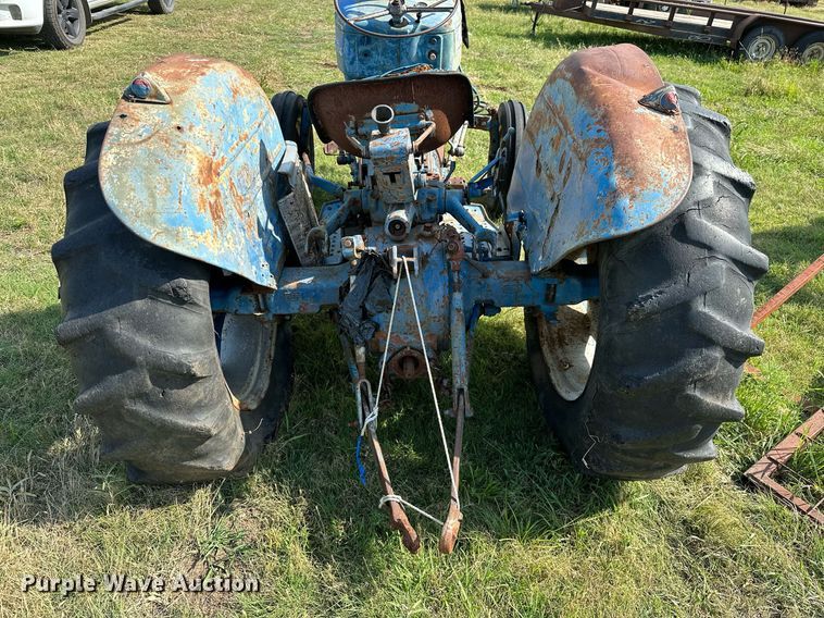 image for item OC9084 Ford 2000  tractor