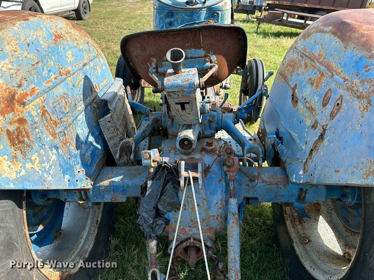 image for item OC9084 Ford 2000  tractor