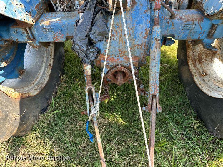 image for item OC9084 Ford 2000  tractor