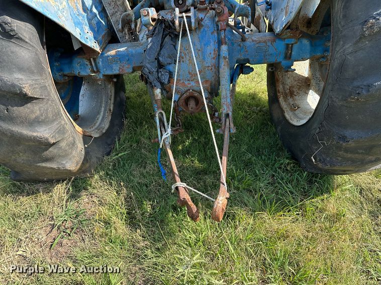 image for item OC9084 Ford 2000  tractor