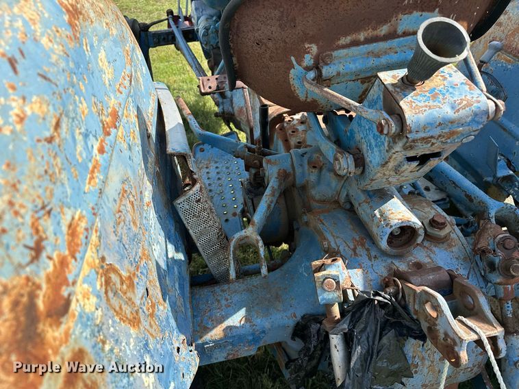 image for item OC9084 Ford 2000  tractor