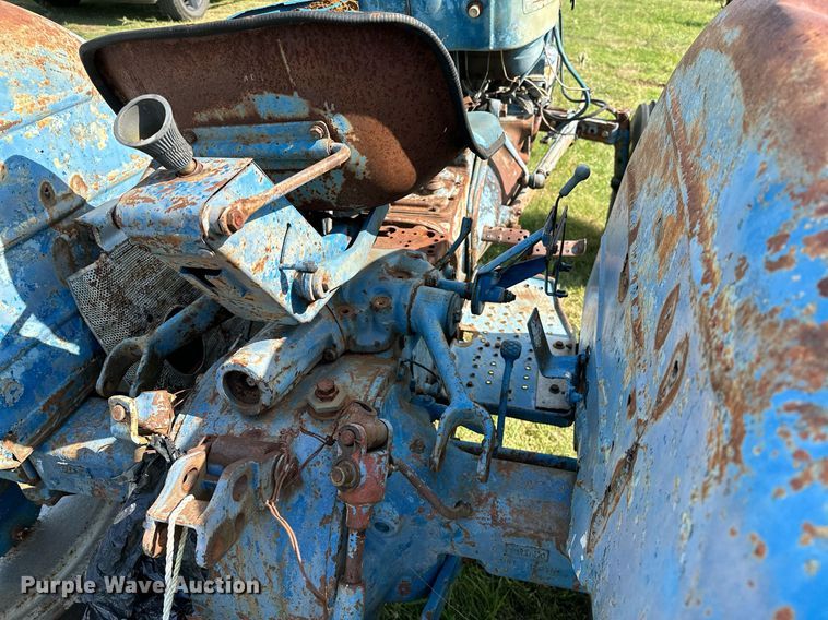 image for item OC9084 Ford 2000  tractor