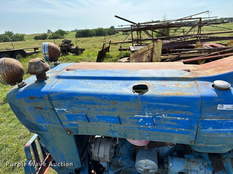 image for item OC9084 Ford 2000  tractor