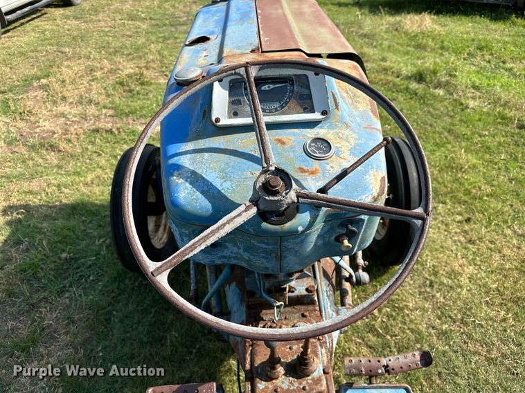 image for item OC9084 Ford 2000  tractor