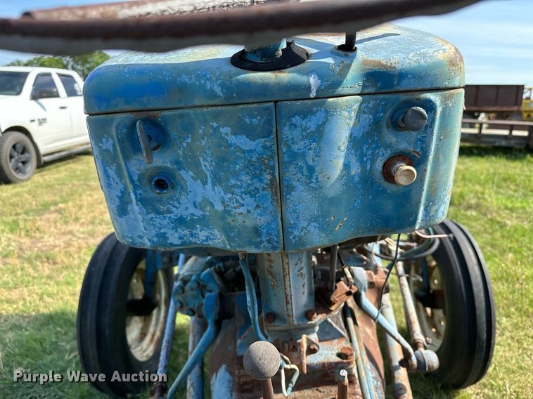 image for item OC9084 Ford 2000  tractor