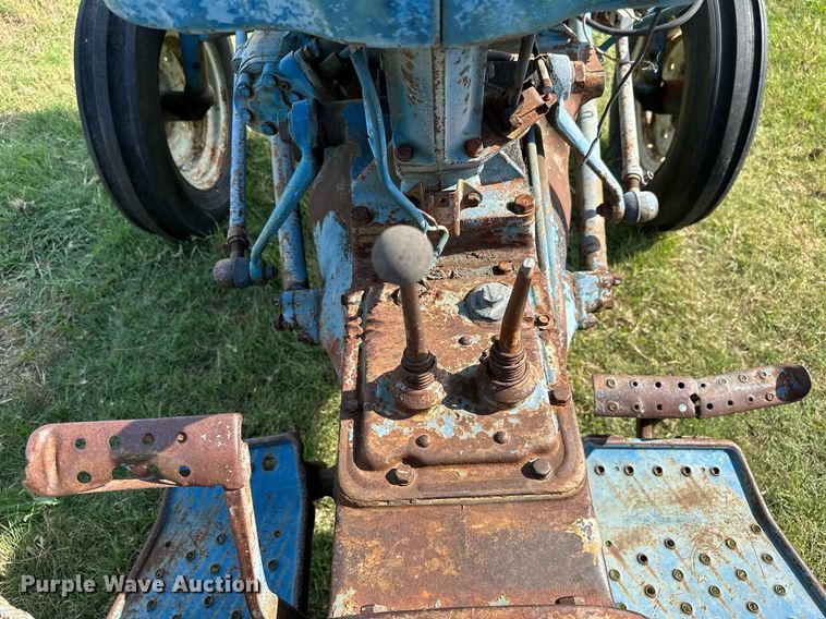 image for item OC9084 Ford 2000  tractor