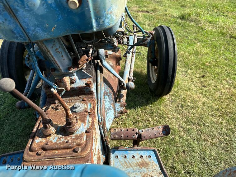 image for item OC9084 Ford 2000  tractor