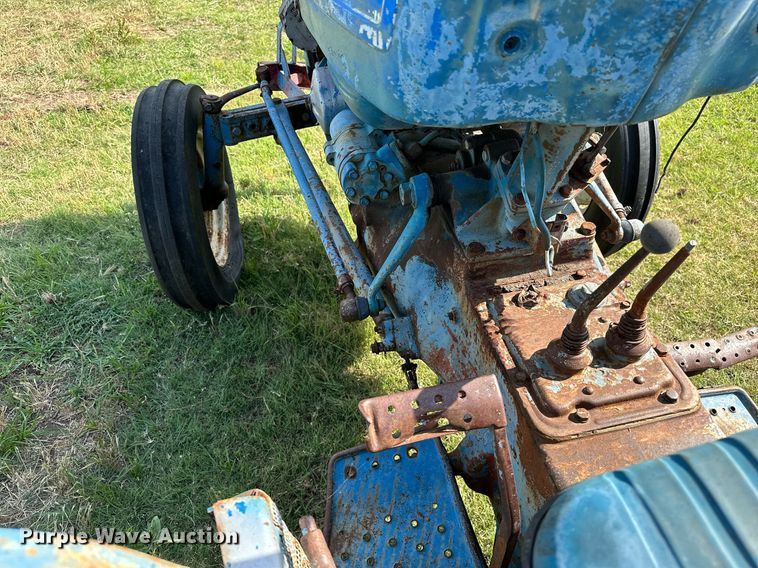 image for item OC9084 Ford 2000  tractor