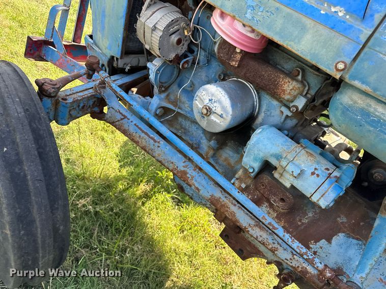 image for item OC9084 Ford 2000  tractor
