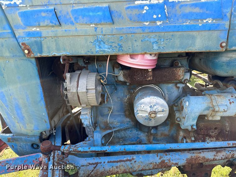 image for item OC9084 Ford 2000  tractor