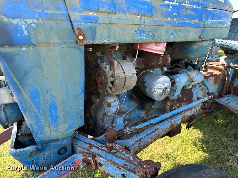 image for item OC9084 Ford 2000  tractor