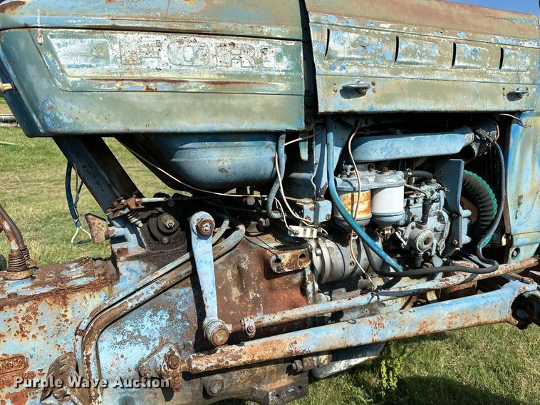 image for item OC9084 Ford 2000  tractor