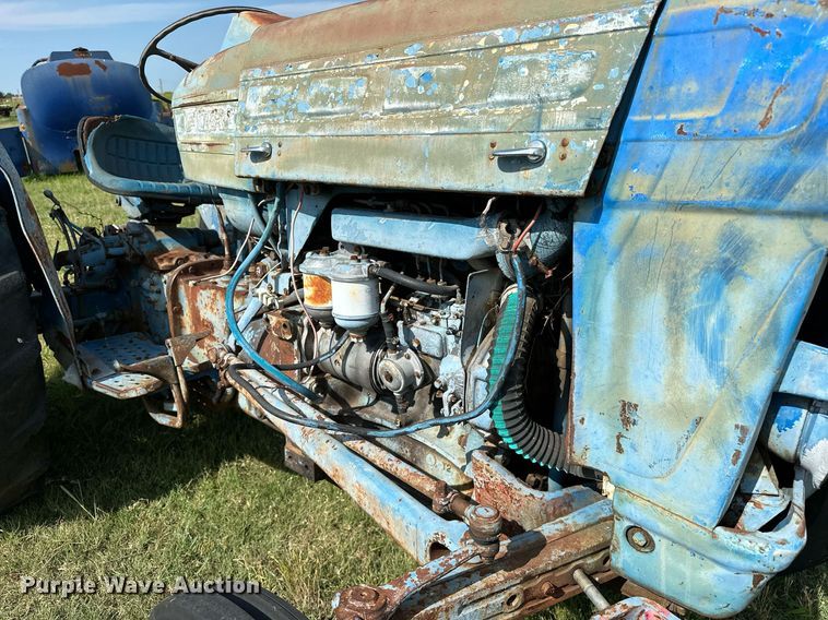 image for item OC9084 Ford 2000  tractor