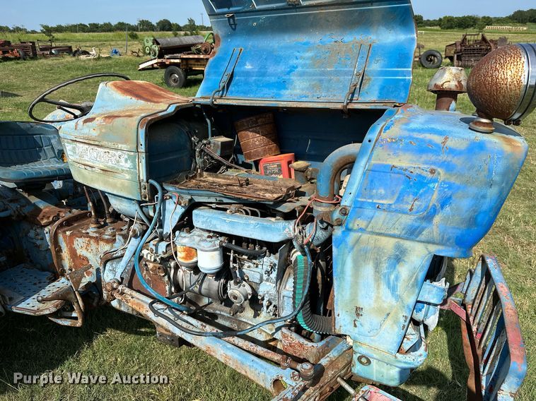 image for item OC9084 Ford 2000  tractor
