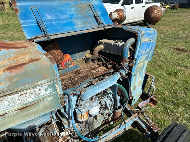 image for item OC9084 Ford 2000  tractor