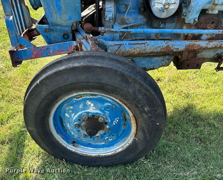 image for item OC9084 Ford 2000  tractor