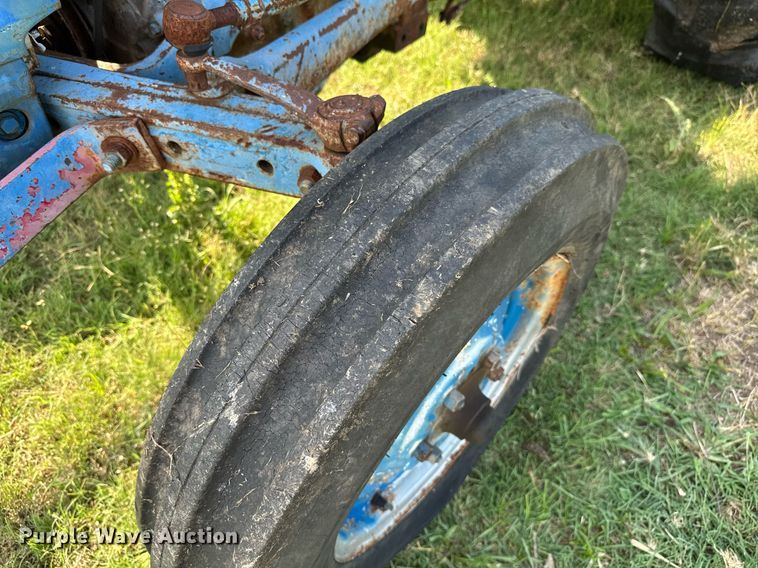 image for item OC9084 Ford 2000  tractor